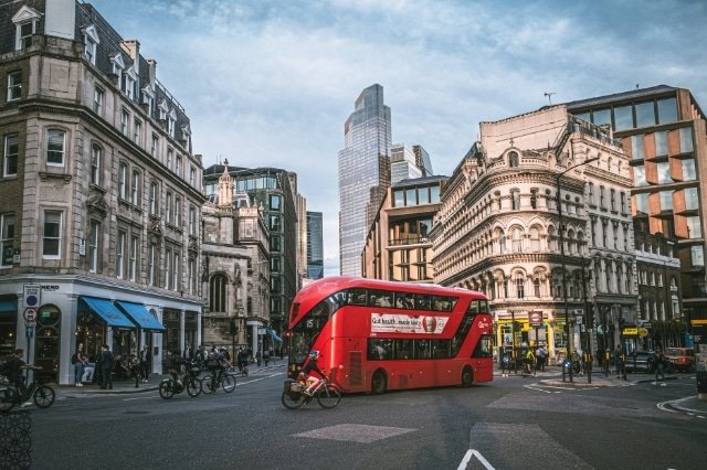 Affordable Ramadan Umrah Deals: Why Manchester is Becoming a Hub? 4 Are Umrah Travel Agencies in London Expensive or Cheaper 1